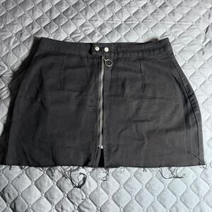 Boohoo Blue Black Denim Mini Skirt Women’s Size 12 US Raw Hem Zip Front Punk Y2K